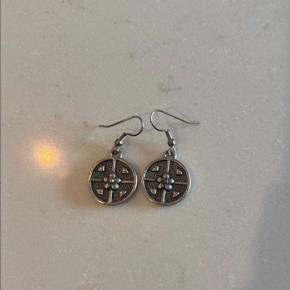 Lois Hill Silver Flower Disc Earrings Lois Hill Silver Flower Disc Earrings